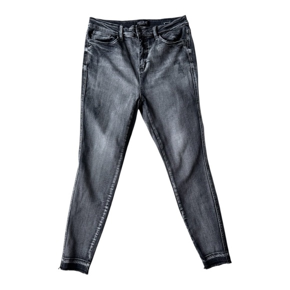 JUDY BLUE Gray Distressed Skinny Jeans - Size 11/30 - PERFECT CONDITION! - Picture 6 of 8